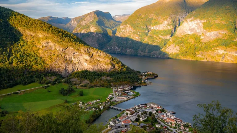 Flåm Norwegia – widok związany z planowaniem podróży