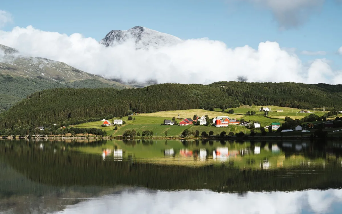 Fl&aring;m Norwegia &ndash; Rekomendacje sezonowe dla r&oacute;żnych podr&oacute;żnych