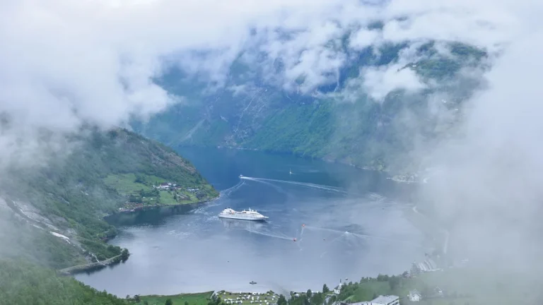 Flåm Norwegia – widok związany z planowaniem podróży