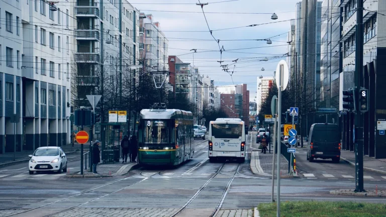 Helsinki komunikacja miejska – widok związany z planowaniem podróży