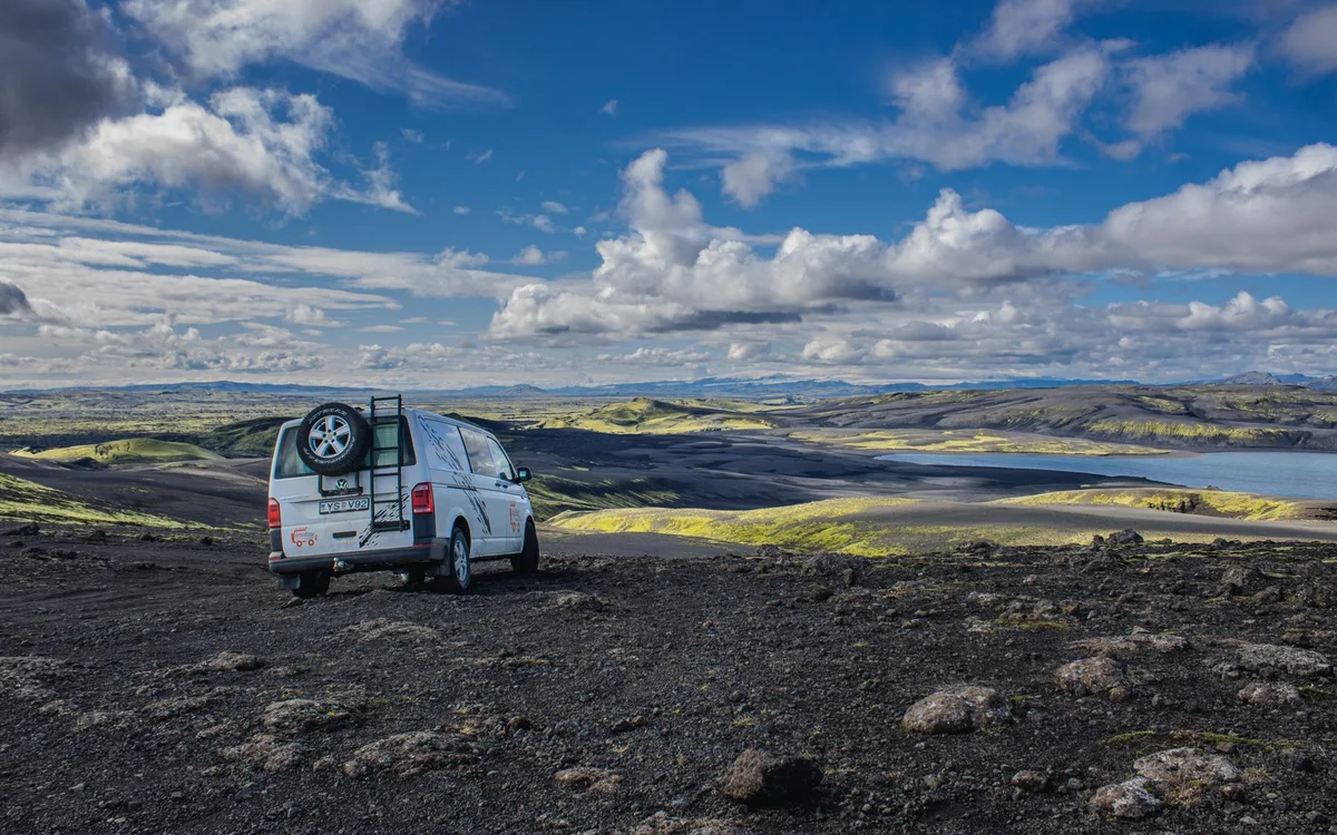 Islandia kamperem – Kiedy i co rezerwować