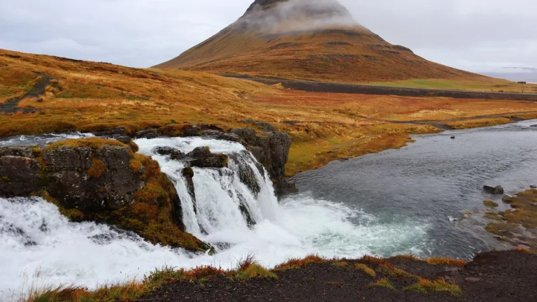 Islandia latem – widok związany z planowaniem podróży