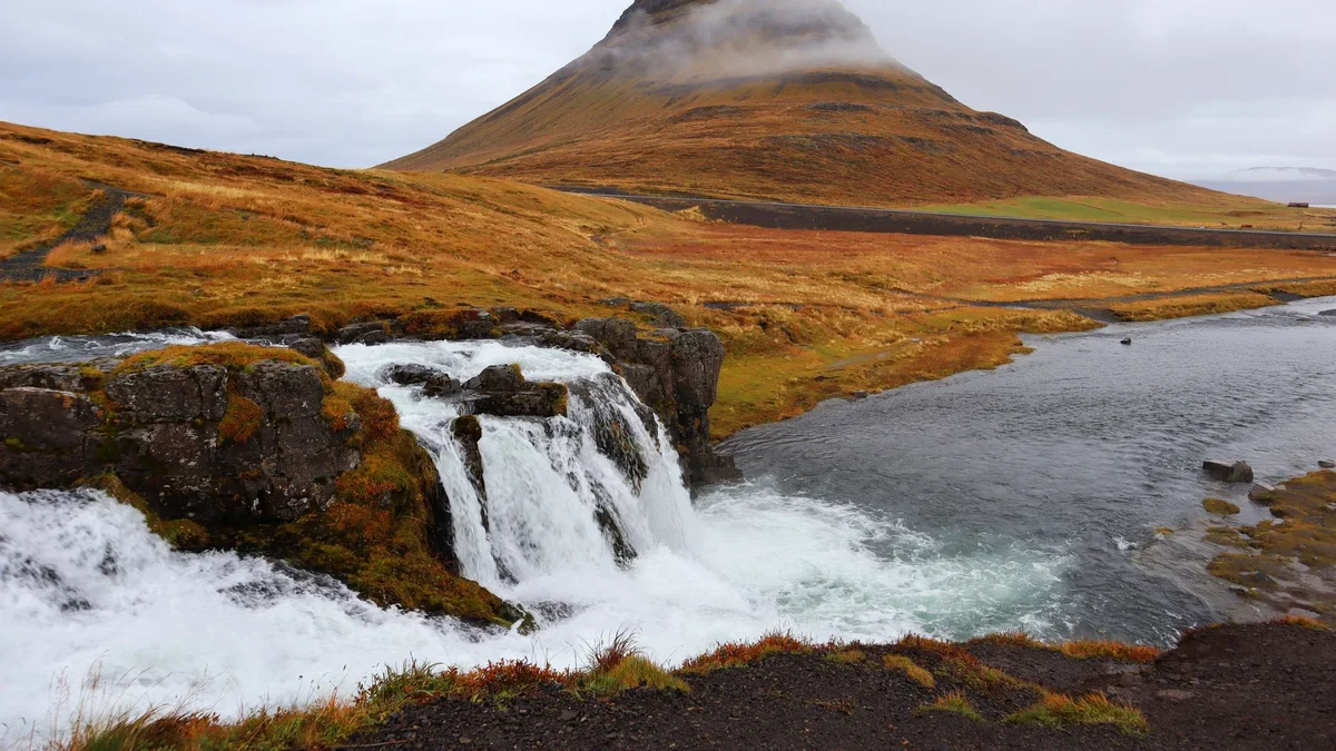 Islandia latem – widok związany z planowaniem podróży
