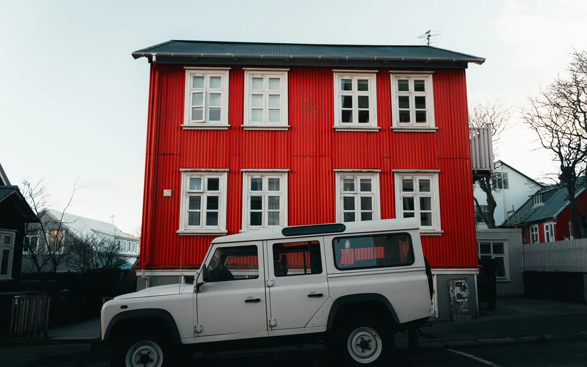 Reykjavik komunikacja miejska – Jak zaplanować Laugardalur i islandzką kulturę basenową