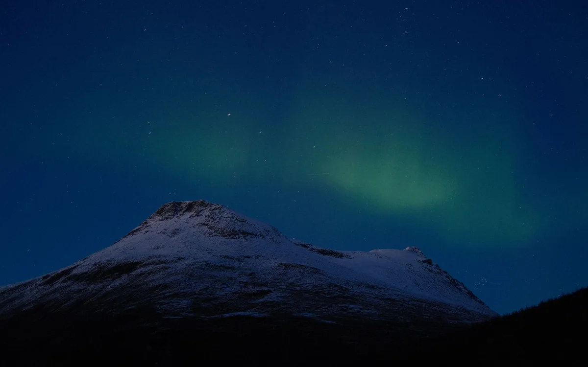 Troms&oslash; zimą &ndash; Kiedy najlepiej jechać do Troms&oslash; na zorzę i zimową atmosferę